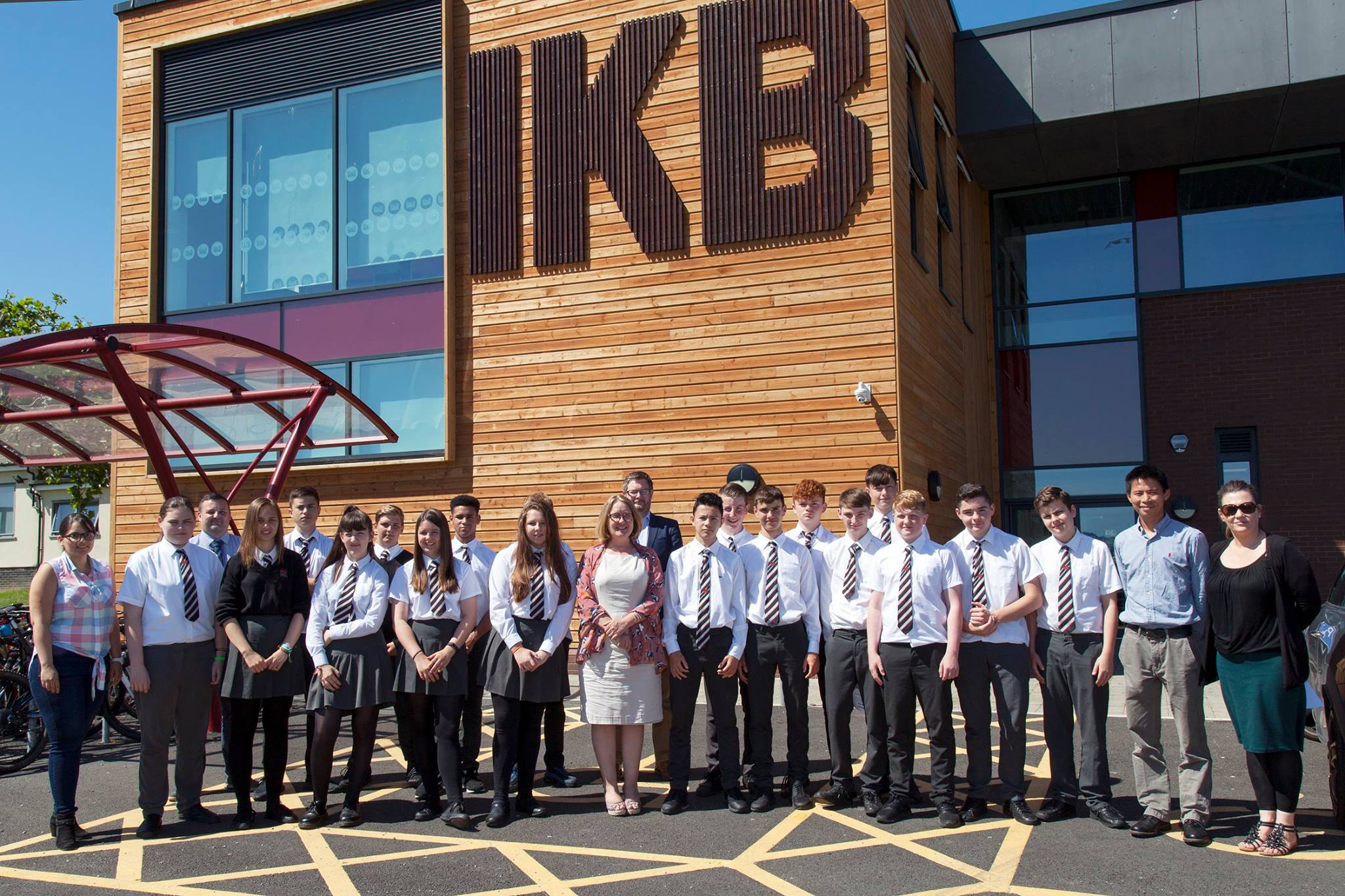 IKB students in a groupshot with Campbell Reith company